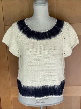 ANTHROPOLOGIE / Field Flower Ivory Short Sleeve Knit Top with Blue Felt Trim - S
